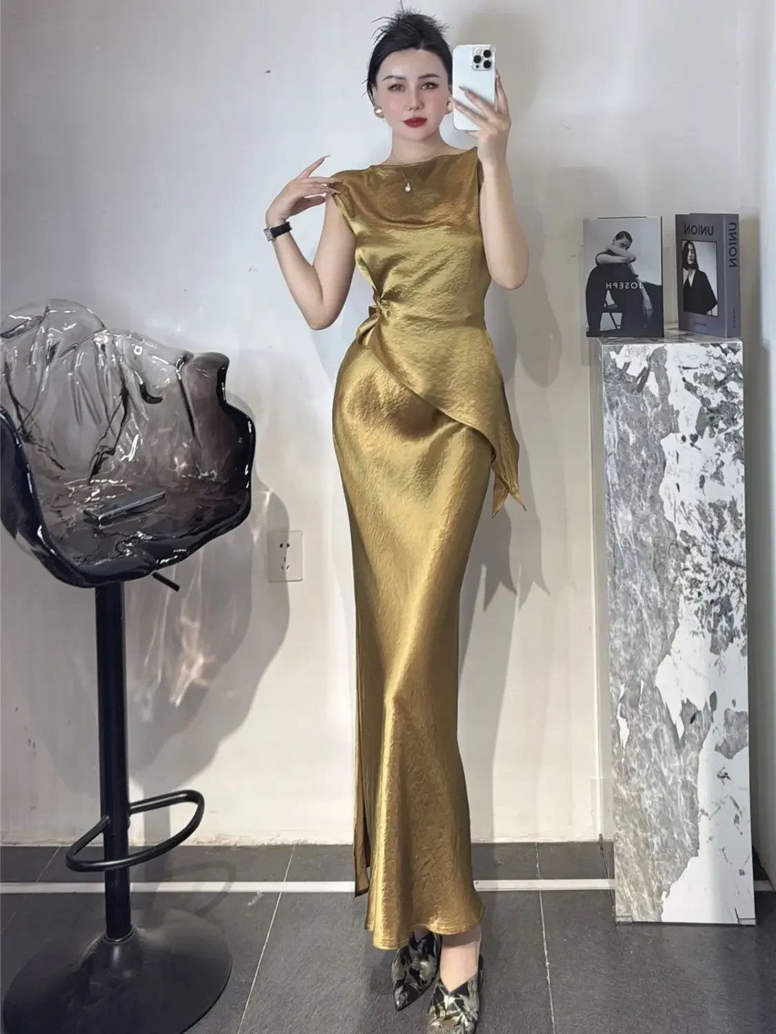 2025 Summer New Fashionable High-end Advanced Temperature Golden Irregular Acetic Acid Top + Skirt 2 Piece Sets Womens Outfits
2025 Summer New Fashionable High-end Advanced Temperature Golden Irregular Acetic Acid Top + Skirt 2 Piece Sets Womens Outfits