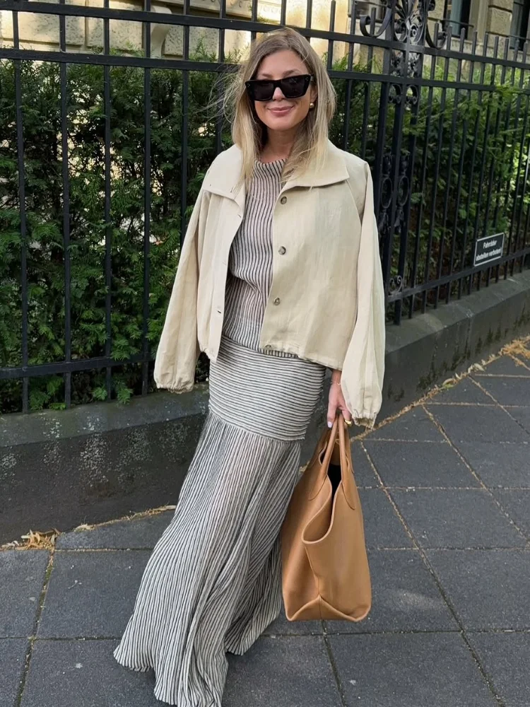 Street Solid Lapel Long Sleeve Pilot Jacket Women New Turn-down Collar Single Breasted Short Coats Fashion Early Autumn Lady Top
Street Solid Lapel Long Sleeve Pilot Jacket Women New Turn-down Collar Single Breasted Short Coats Fashion Early Autumn Lady Top