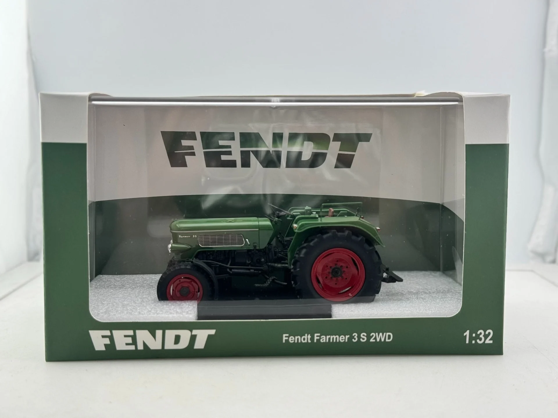 Металлическая модель трактора Farmer 3S-2WD в масштабе 1/32 с дефектами упаковки
Металлическая модель трактора Farmer 3S-2WD в масштабе 1/32 с дефектами упаковки