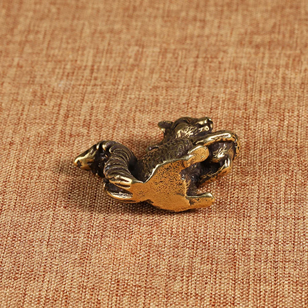 Brass Squirrel Decor Mini Retro Desktop nament Creative Lightweight Compact Size Key Hanging Vintage Style Crafts 
Brass Squirrel Decor Mini Retro Desktop nament Creative Lightweight Compact Size Key Hanging Vintage Style Crafts