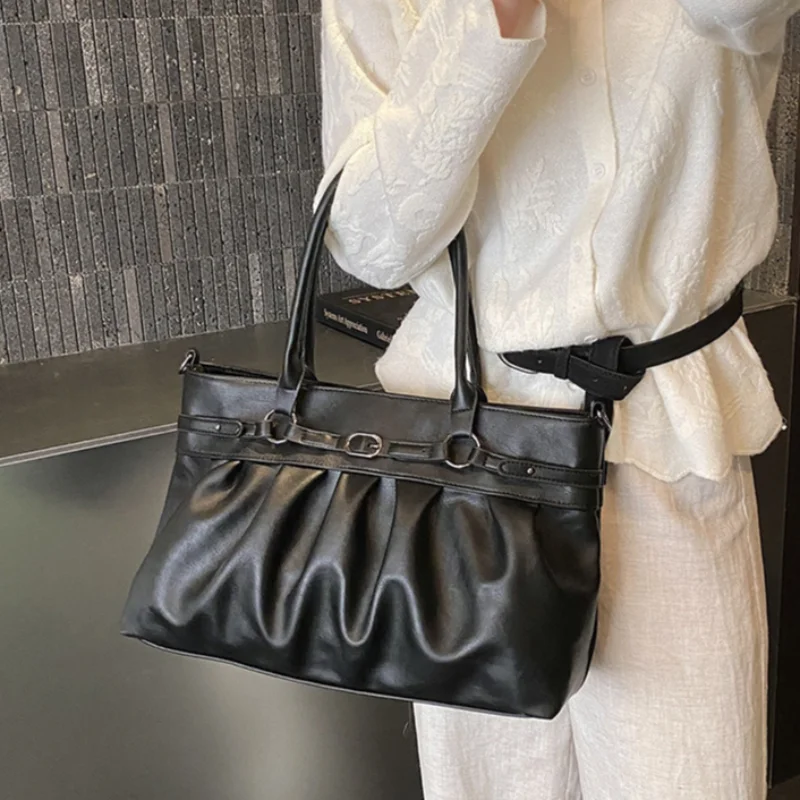 Korean Hot Girl Motorcycle Tote Bag Stylish Pleated Design Handbag Large Capacity Shoulder Bag Niche Versatile Crossbody Bag
Korean Hot Girl Motorcycle Tote Bag Stylish Pleated Design Handbag Large Capacity Shoulder Bag Niche Versatile Crossbody Bag