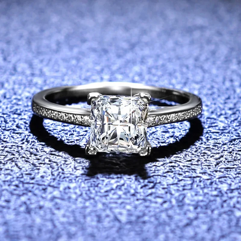 18K Gold Inlaid Ring for Women's New Fashion Princess Square Four Claw Moissanite Ring PT950 Platinum Minimalist Jewelry
18K Gold Inlaid Ring for Women's New Fashion Princess Square Four Claw Moissanite Ring PT950 Platinum Minimalist Jewelry