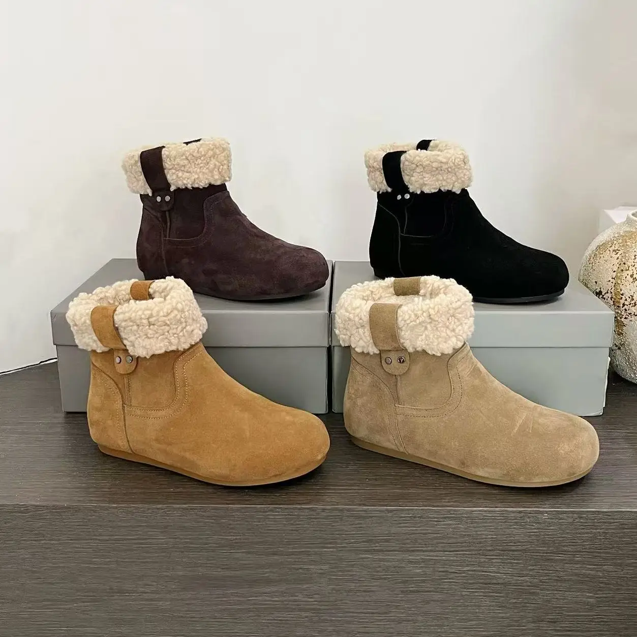 Women's Boots Faux Fur Flat Ankle Mid-Calf Cowhide Vintage Buckle Boots Cotton Shoes for Women
Women's Boots Faux Fur Flat Ankle Mid-Calf Cowhide Vintage Buckle Boots Cotton Shoes for Women