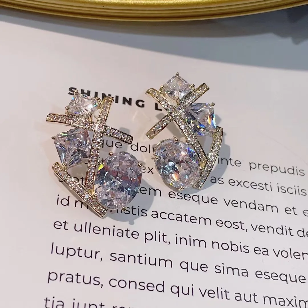 Luxury Trendy Geometry Square Elliptic Soil Character Stud Earrings For Women Wedding CZ Brincos Boucle d'oreille Jewelry E5985
Luxury Trendy Geometry Square Elliptic Soil Character Stud Earrings For Women Wedding CZ Brincos Boucle d'oreille Jewelry E5985
