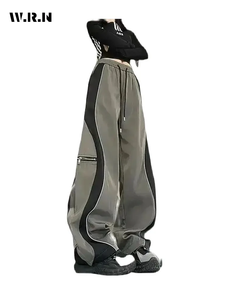 Women's Retro Y2K Wide Leg Elastic Waist Drawstring Baggy Cargo Pants Vintage Street Sweatpant Casual Patchwork Zipper Trousers
Women's Retro Y2K Wide Leg Elastic Waist Drawstring Baggy Cargo Pants Vintage Street Sweatpant Casual Patchwork Zipper Trousers