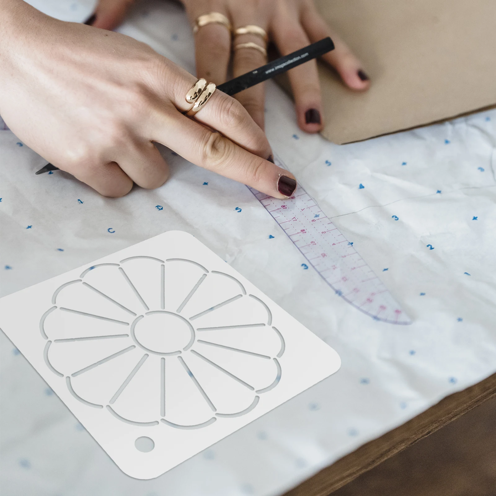 6pcs Patchwork Flower Design Templates Quilting Stencils Sewing Ruler Sewing Patchwork Template Ruler Elastic Band
6pcs Patchwork Flower Design Templates Quilting Stencils Sewing Ruler Sewing Patchwork Template Ruler Elastic Band