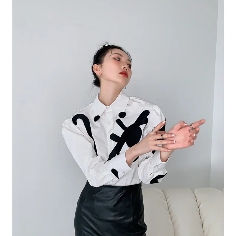 2023 Spring Women' Wear Shirt French Simplicity Lapel Single Breasted Casual Black White Art Long Sleeved Design Vintage Blouse
2023 Spring Women' Wear Shirt French Simplicity Lapel Single Breasted Casual Black White Art Long Sleeved Design Vintage Blouse