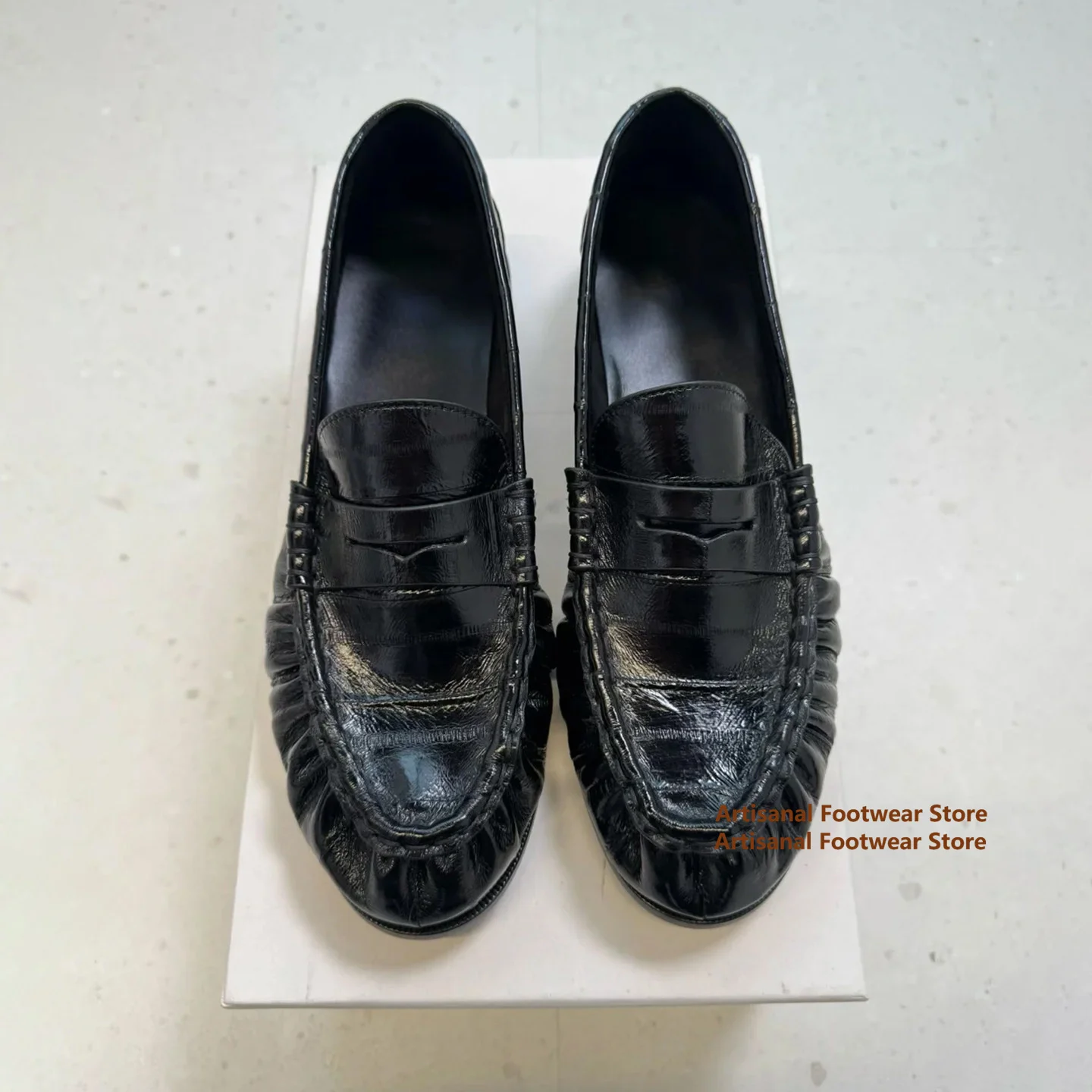 Black Croc Embossed Hand Ruched Loafers Slip On Leather Dress Shoes Wrinkled Croc Print Leather Casual Shoes Trendy Men's Shoes
Black Croc Embossed Hand Ruched Loafers Slip On Leather Dress Shoes Wrinkled Croc Print Leather Casual Shoes Trendy Men's Shoes