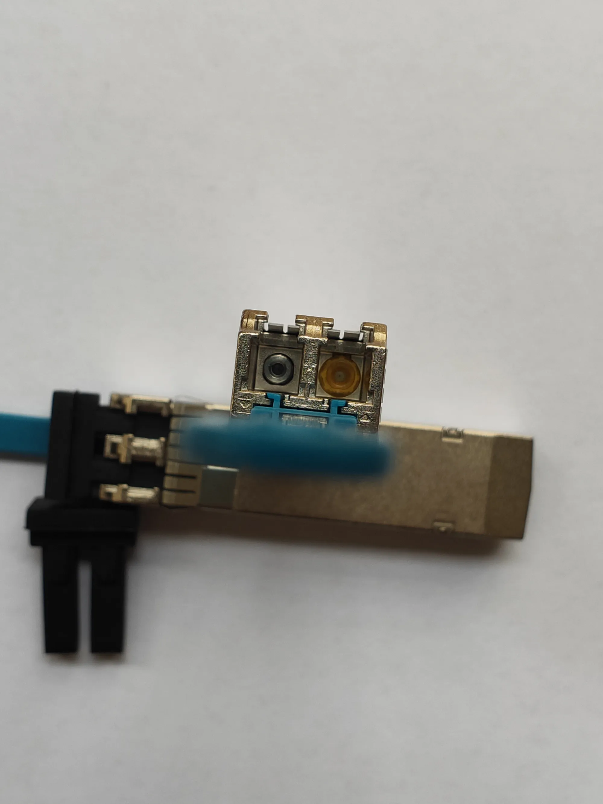 1PCS Brocade 32G module sfp Single mode/57-1000486-01 Used for X7 G730/720 G630/G620/32G LW-SEC 10KM/Brocade Single mode SFP 32G
1PCS Brocade 32G module sfp Single mode/57-1000486-01 Used for X7 G730/720 G630/G620/32G LW-SEC 10KM/Brocade Single mode SFP 32G