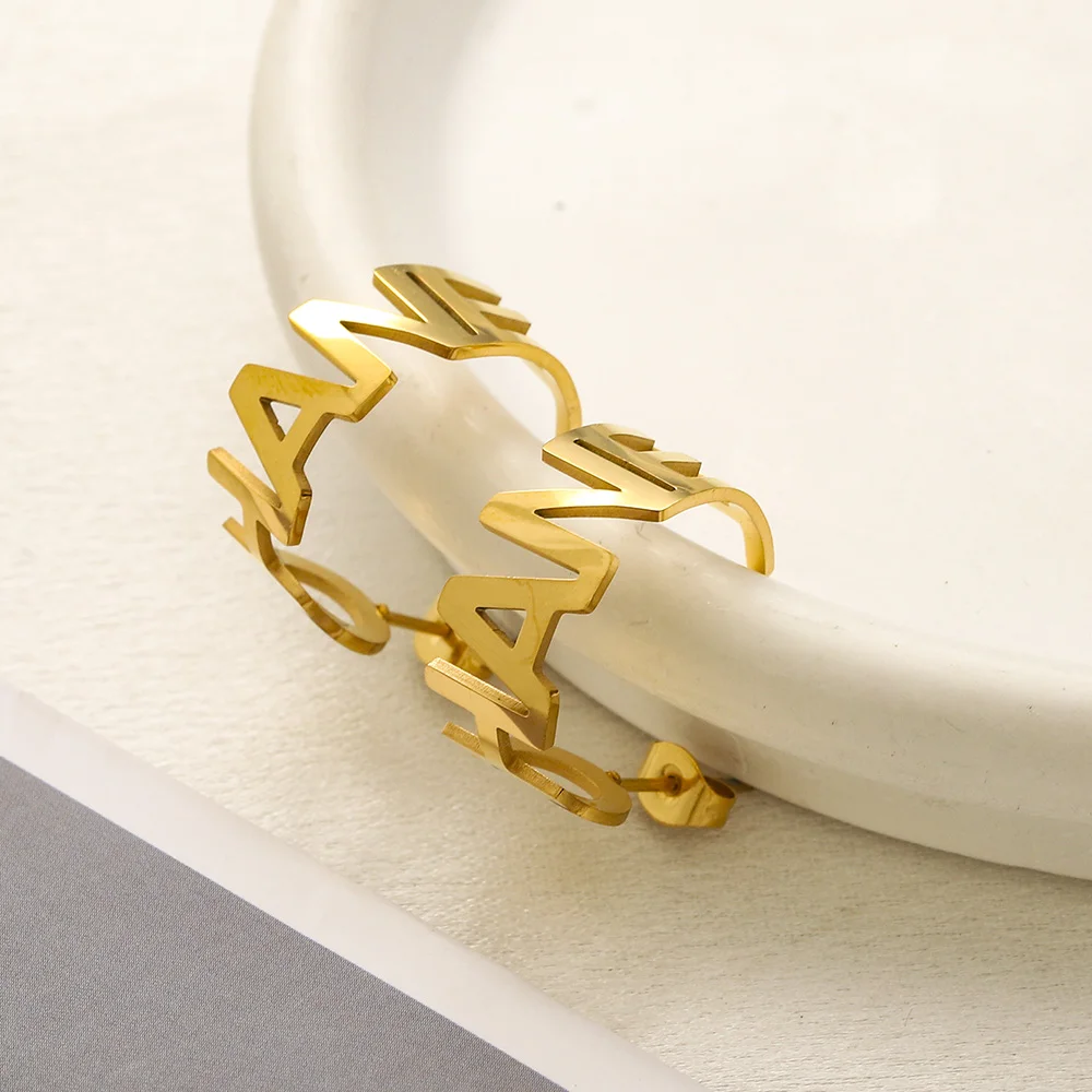2024 Fashion Stainless Steel Hallow Stud Earring Gold Plated Designer Letter Earring for Women Jewelry Gift
2024 Fashion Stainless Steel Hallow Stud Earring Gold Plated Designer Letter Earring for Women Jewelry Gift