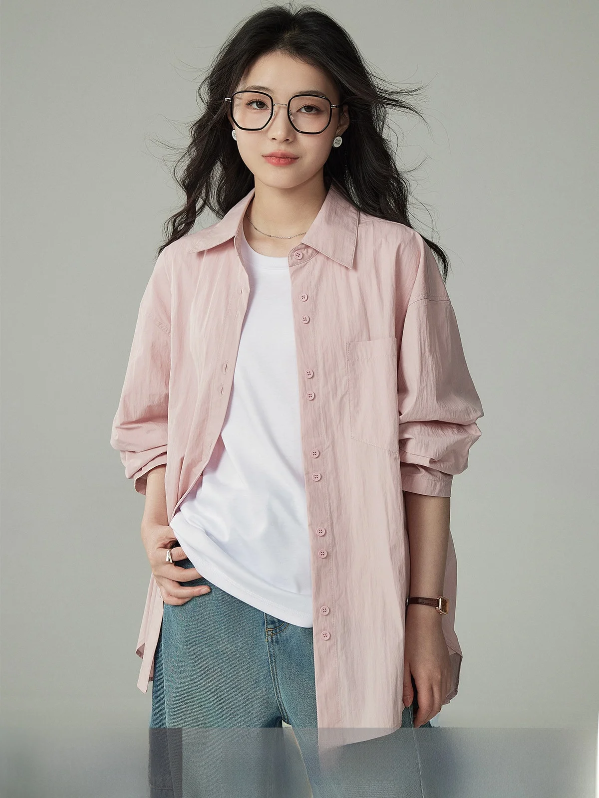 Женская рубашка Yake Home розового цвета, многослойная, весенне-летняя, простая, универсальная, фактурная, однотонная, с длинным рукавом, V-образным вырезом, свободного кроя.
Женская рубашка Yake Home розового цвета, многослойная, весенне-летняя, простая, универсальная, фактурная, однотонная, с длинным рукавом, V-образным вырезом, свободного кроя.