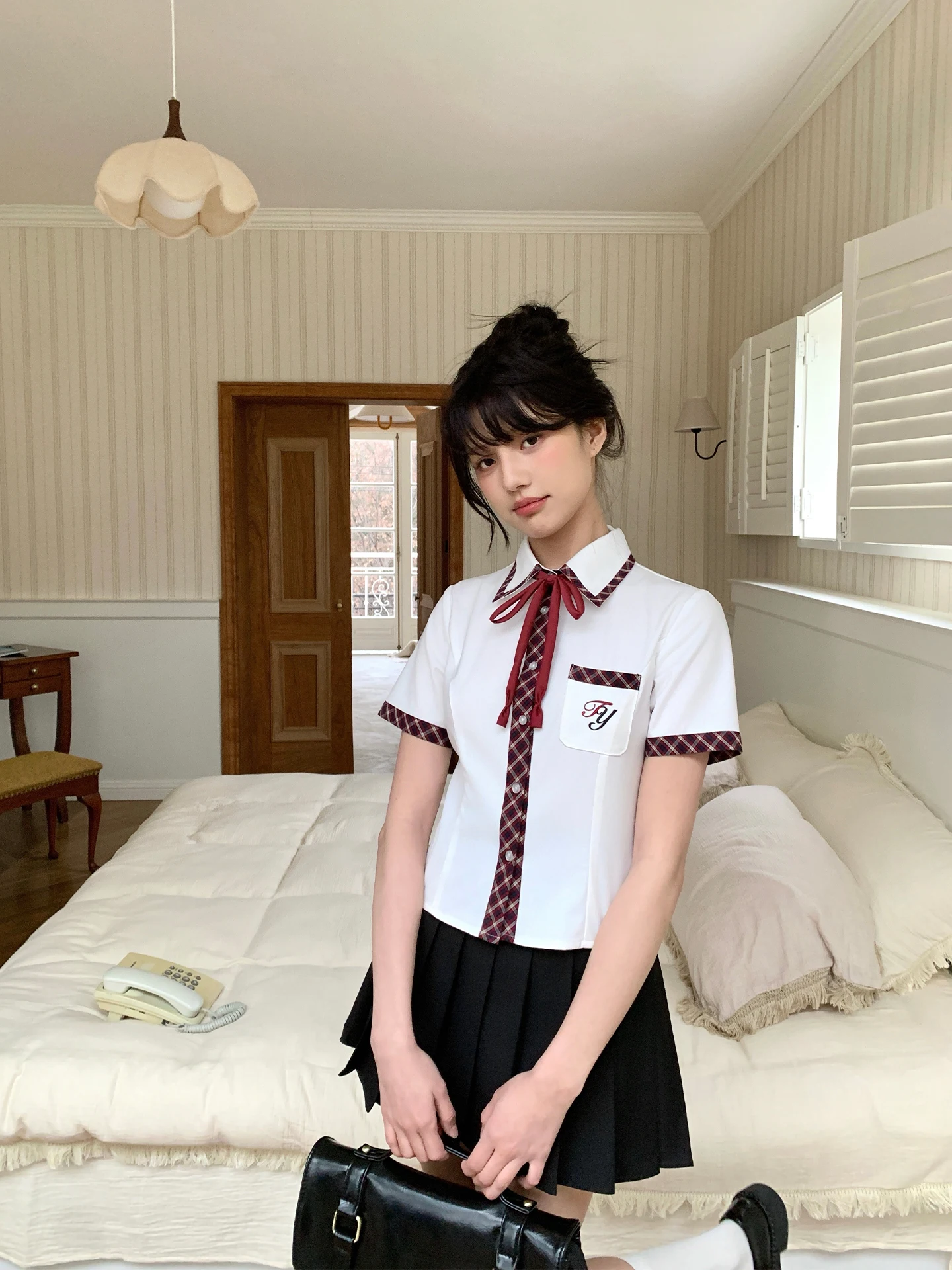 Новая летняя женская рубашка в клетку в стиле JK для колледжа, дышащая, из полиэфирного волокна, для студенток, коллекция Tokyo Seasonal
Новая летняя женская рубашка в клетку в стиле JK для колледжа, дышащая, из полиэфирного волокна, для студенток, коллекция Tokyo Seasonal