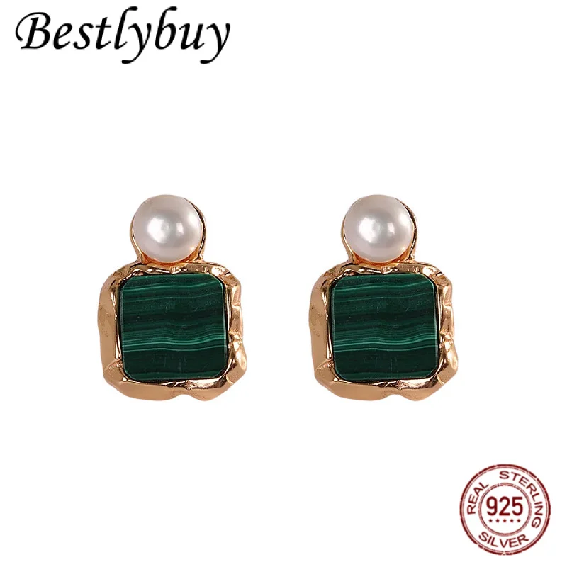 НОВЫЕ квадратные серьги S925 с посеребренным натуральным камнем павлина для женщин, модные классические легкие роскошные серьги с французским жемчугом
НОВЫЕ квадратные серьги S925 с посеребренным натуральным камнем павлина для женщин, модные классические легкие роскошные серьги с французским жемчугом