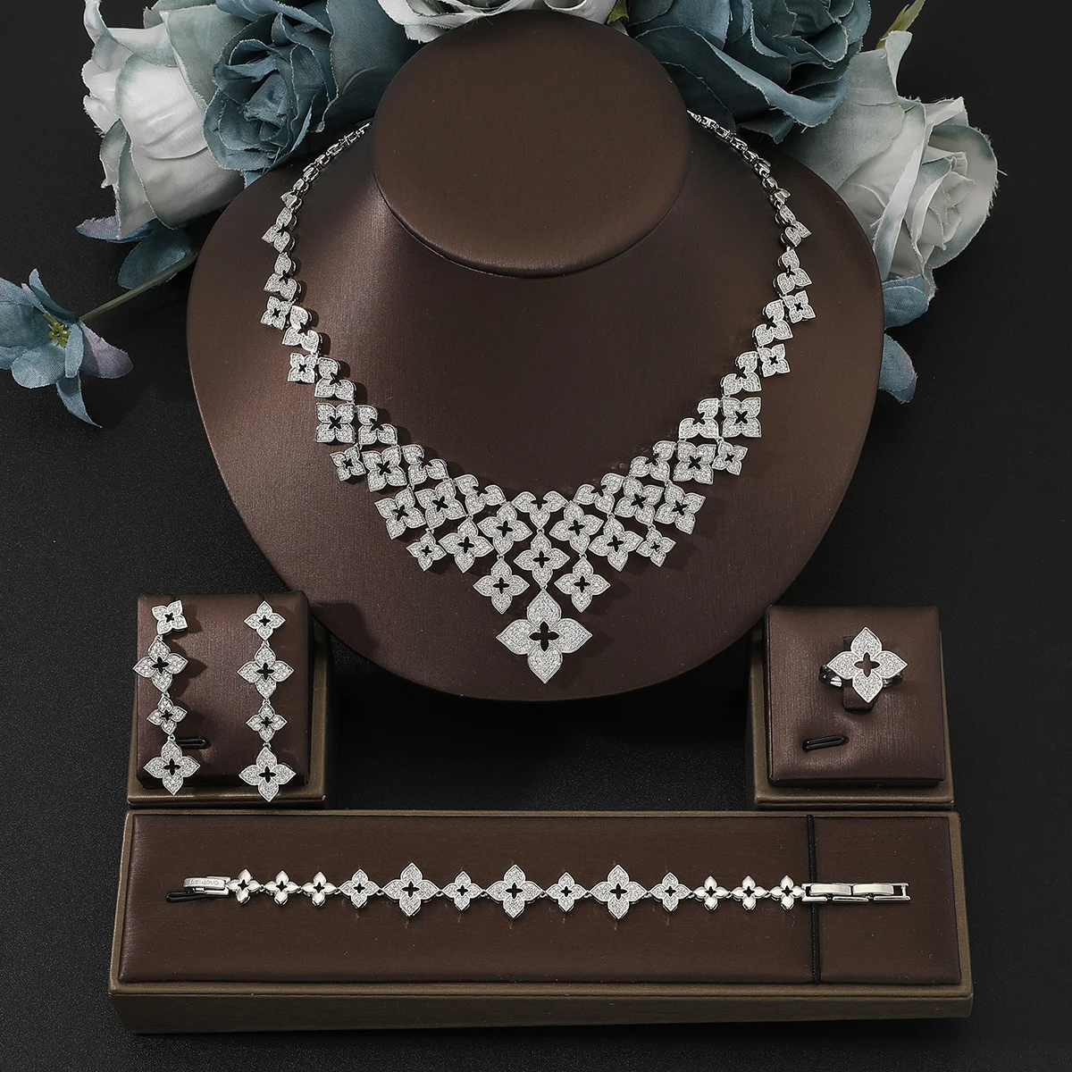 Women New Fashion Elegant Copper Cubic Zircon Flower Design Necklace Earring Bracelet Ring Set Bridal Party Accessories Jewelry
Women New Fashion Elegant Copper Cubic Zircon Flower Design Necklace Earring Bracelet Ring Set Bridal Party Accessories Jewelry