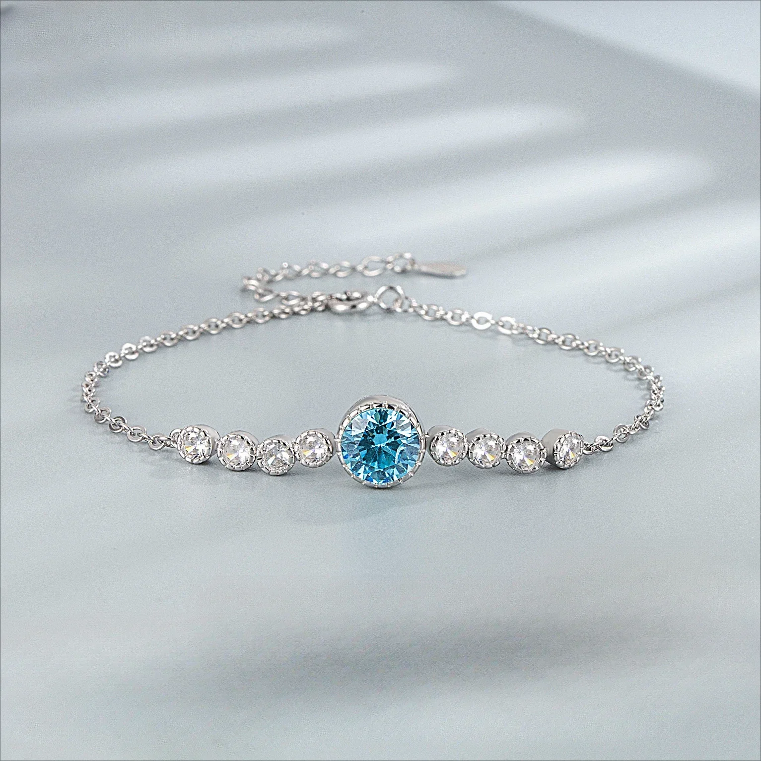 CHKAWOCI Sterling Silver S925 Zircon Valentine's Day Gift Heart of the Ocean Bracelet Women's dinner wedding accessories
CHKAWOCI Sterling Silver S925 Zircon Valentine's Day Gift Heart of the Ocean Bracelet Women's dinner wedding accessories
