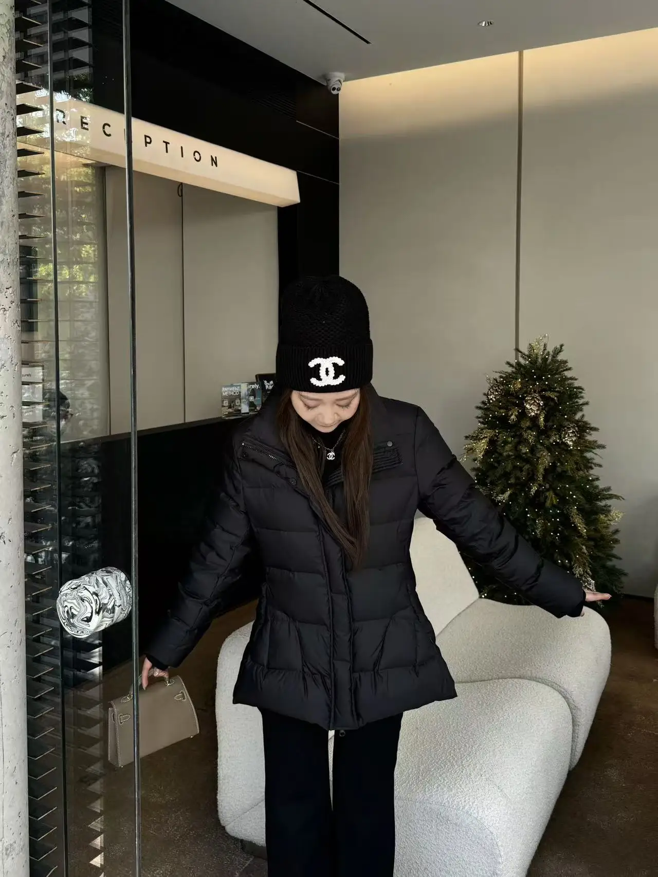 Стильное пуховое пальто больших размеров с белым наполнителем из перьев, повседневное, приталенное, с длинными рукавами, теплое, для женщин
Стильное пуховое пальто больших размеров с белым наполнителем из перьев, повседневное, приталенное, с длинными рукавами, теплое, для женщин