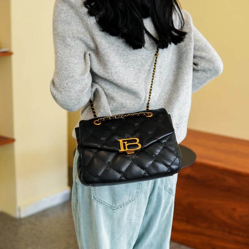 2023 New Fashion Chain Small Square Bags High Quality Diamond Lattice Shoulder Messenger Bags Luxury Women Purse and Handbags
2023 New Fashion Chain Small Square Bags High Quality Diamond Lattice Shoulder Messenger Bags Luxury Women Purse and Handbags
