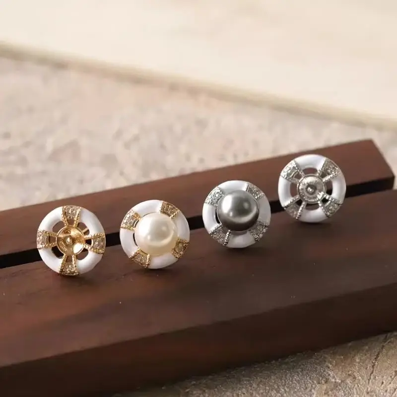 2PCS 14K Gold Color Temperament Round Zircon Compass Empty Bracket Earrings Earclip DIY Handmade Charm Accessories E006
2PCS 14K Gold Color Temperament Round Zircon Compass Empty Bracket Earrings Earclip DIY Handmade Charm Accessories E006