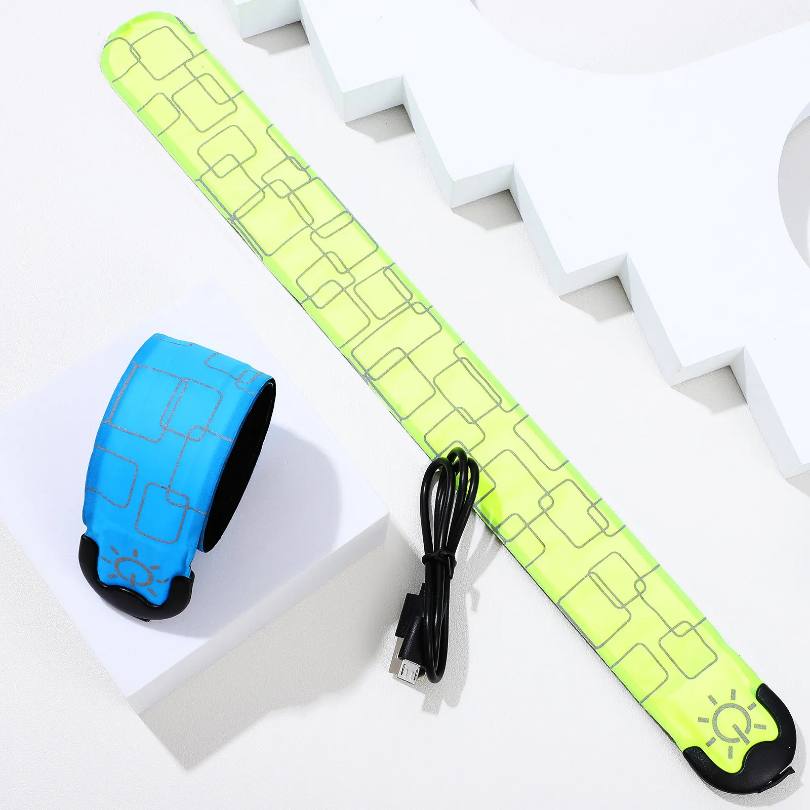 4 Pcs Outdoor Night Running Light Armband LED Glow Armbands for Cycling Reflective Slap Bracelets PVC Rechargeable
4 Pcs Outdoor Night Running Light Armband LED Glow Armbands for Cycling Reflective Slap Bracelets PVC Rechargeable