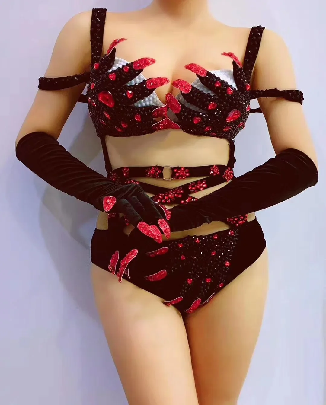 New Hollow Out Sleeveless Halter Bodysuits Red Black Beaded Women Terrible Role Playing Costumes Nightclub Outfit
New Hollow Out Sleeveless Halter Bodysuits Red Black Beaded Women Terrible Role Playing Costumes Nightclub Outfit