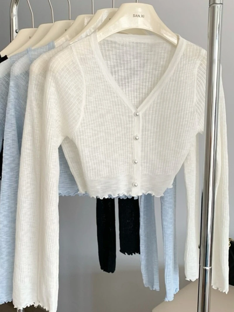 Ice Silk Knitted Summer New V-neck Thin Short Sleeveless Cardigan Women's Air Conditioned Top Korean Style Commute Pure Color
Ice Silk Knitted Summer New V-neck Thin Short Sleeveless Cardigan Women's Air Conditioned Top Korean Style Commute Pure Color
