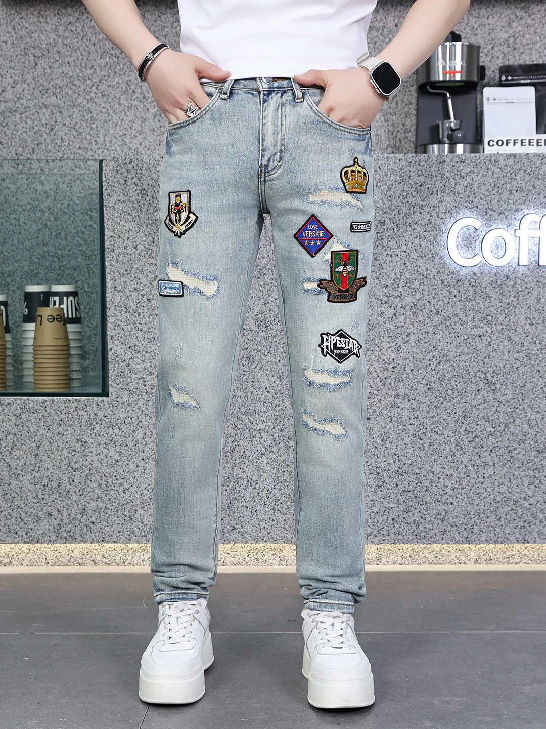 Trendy Men's Embroidered Jeans with Diamond Printing Slim Fit Casual Long Pants Cotton Stretch Denim mid Waist Zipper Fly
Trendy Men's Embroidered Jeans with Diamond Printing Slim Fit Casual Long Pants Cotton Stretch Denim mid Waist Zipper Fly