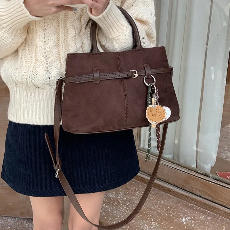 Женские замшевые сумки кросс-боди, модные брендовые женские сумки-тоут через плечо, дизайнерские сумки из искусственной кожи класса люкс, большие женские сумки кросс-боди
Женские замшевые сумки кросс-боди, модные брендовые женские сумки-тоут через плечо, дизайнерские сумки из искусственной кожи класса люкс, большие женские сумки кросс-боди