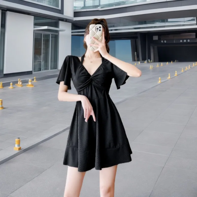 Fashion One-Piece Swimsuit Women Korean New Conservative Skirt Style Slimming Bathing Suit Summer Beach Holiday Swimwear
Fashion One-Piece Swimsuit Women Korean New Conservative Skirt Style Slimming Bathing Suit Summer Beach Holiday Swimwear