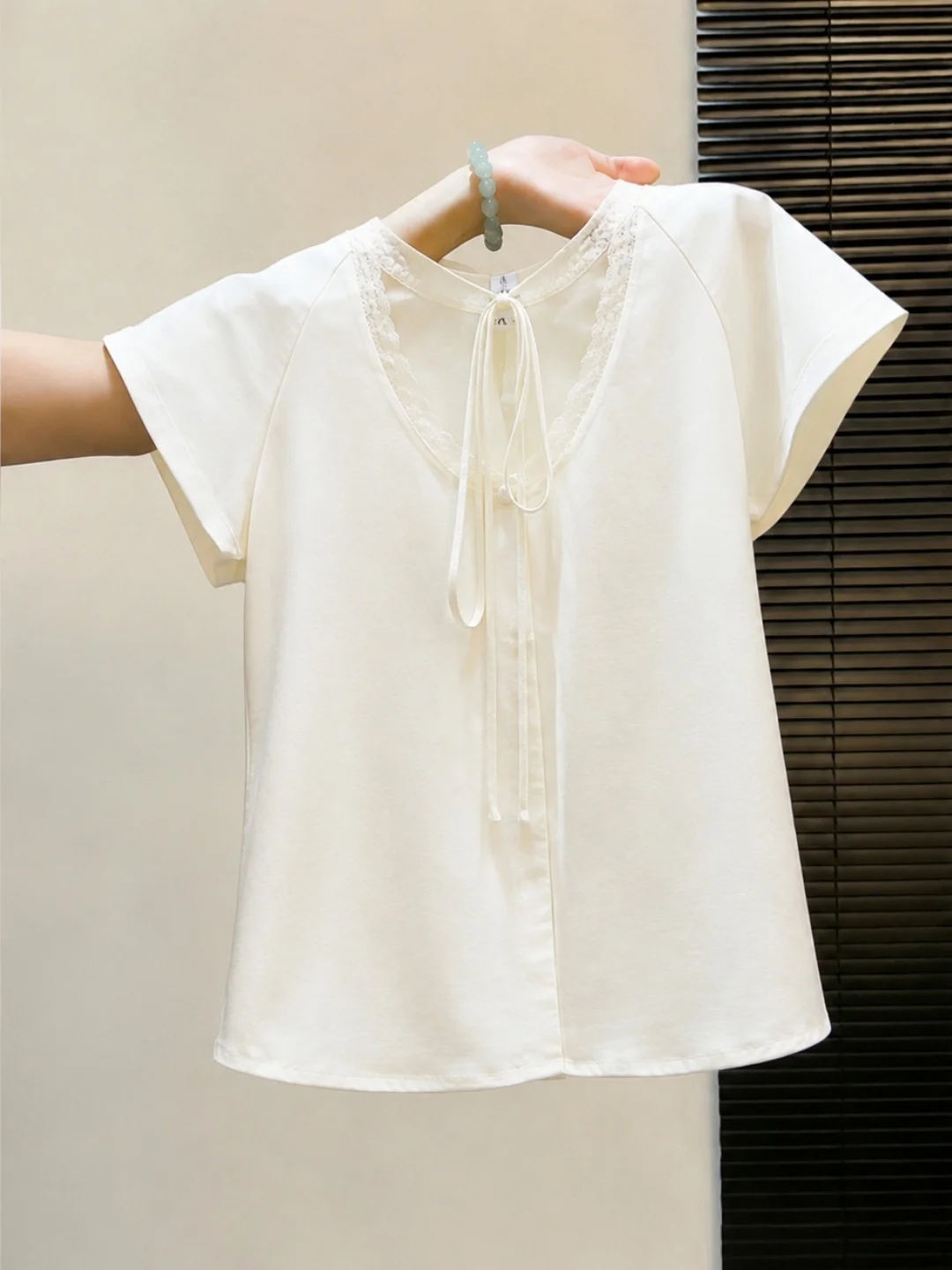 Chic Lace Trim Knot T-Shirt Short Sleeve Women's Fashion Summer 2026 Slimming Korean Style Straight Cut Silk Top
Chic Lace Trim Knot T-Shirt Short Sleeve Women's Fashion Summer 2026 Slimming Korean Style Straight Cut Silk Top