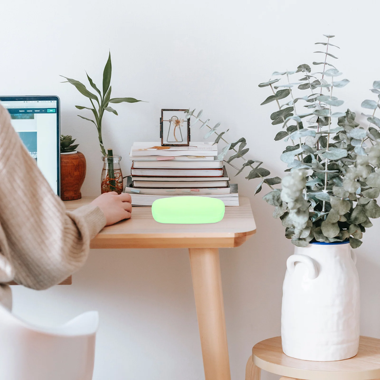 5Pcs Transparent Glasses Box Shockproof Plastic Eyeglasses Case Scratch Resistant Compact Design for Outdoor Travel Mixed Color
5Pcs Transparent Glasses Box Shockproof Plastic Eyeglasses Case Scratch Resistant Compact Design for Outdoor Travel Mixed Color