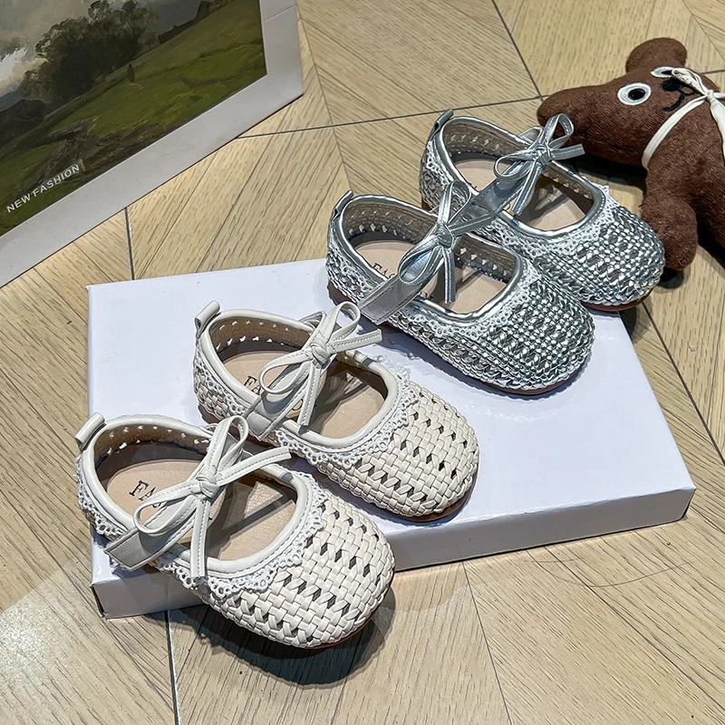 YUYIN 2026 New Children's Mesh Sandals Breathable Girls' Casual Shoes Bow Lace Decoration Party Princess Children's Sandals
YUYIN 2026 New Children's Mesh Sandals Breathable Girls' Casual Shoes Bow Lace Decoration Party Princess Children's Sandals