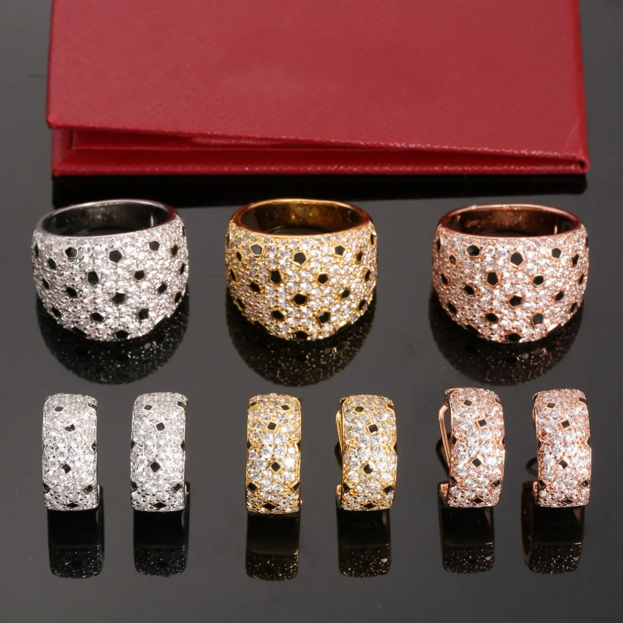 Brand Pure 925 Sterling Silver Earrings Black Spot Design Lucky Diamond Party Jewelry Women Stud Earrings Rings Luxury Quality
Brand Pure 925 Sterling Silver Earrings Black Spot Design Lucky Diamond Party Jewelry Women Stud Earrings Rings Luxury Quality