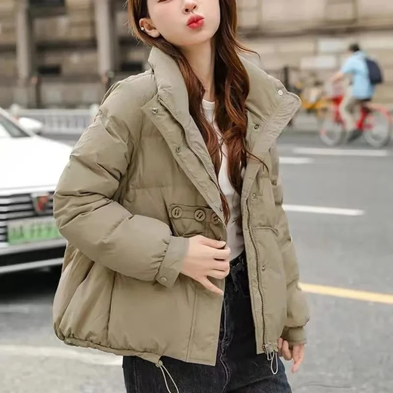 2025 зимняя новая повседневная пуховая хлопковая куртка, женская корейская версия, свободное короткое пальто с воротником-стойкой, теплые толстые хлопковые женские куртки 
2025 зимняя новая повседневная пуховая хлопковая куртка, женская корейская версия, свободное короткое пальто с воротником-стойкой, теплые толстые хлопковые женские куртки