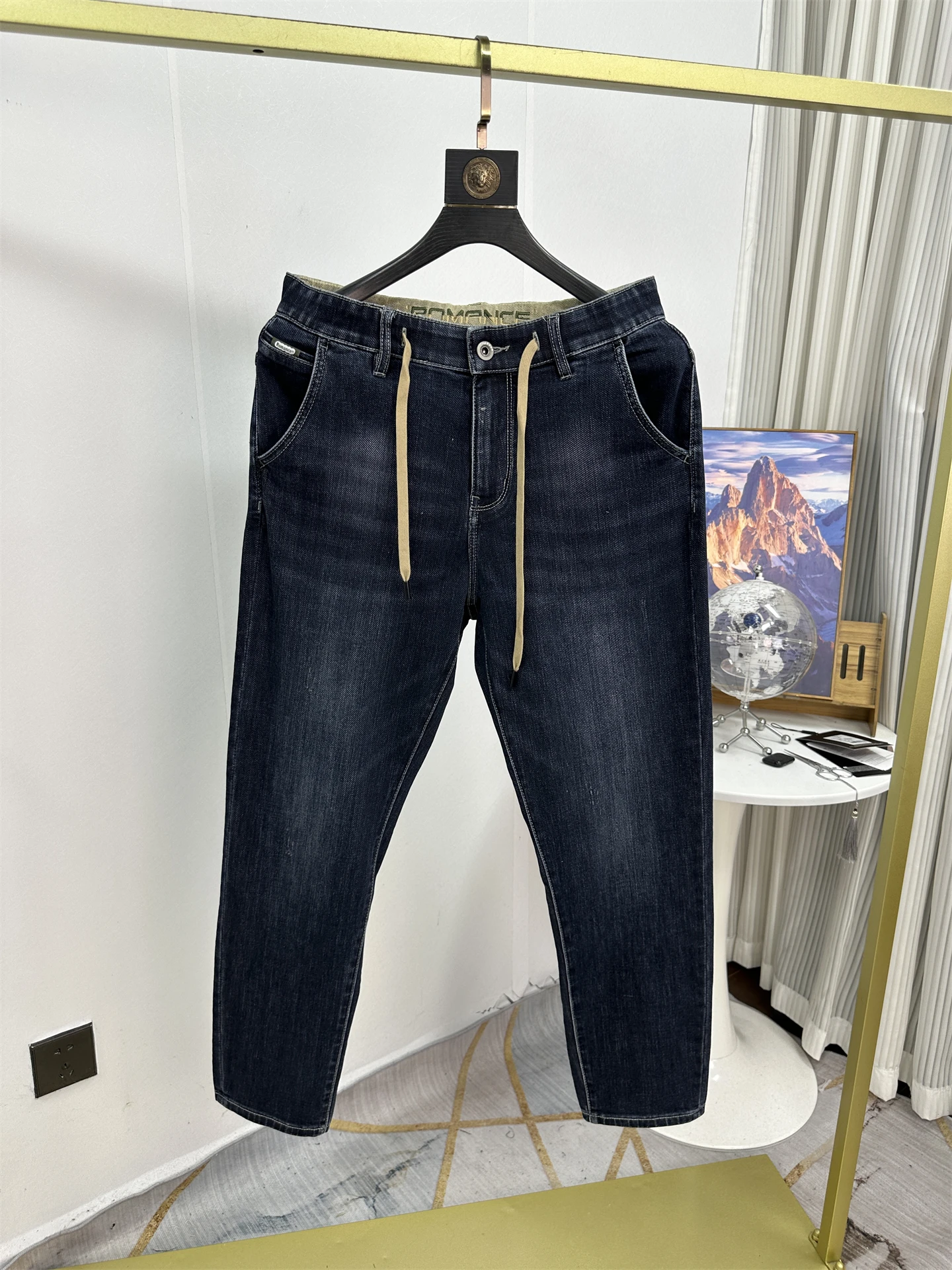 Comfortable Cotton Elastic Fabric Men's Spring Autumn Loose Fit Dstring Waist Slim Jeans Brand Tag Removed Hong Kong Sle
Comfortable Cotton Elastic Fabric Men's Spring Autumn Loose Fit Dstring Waist Slim Jeans Brand Tag Removed Hong Kong Sle