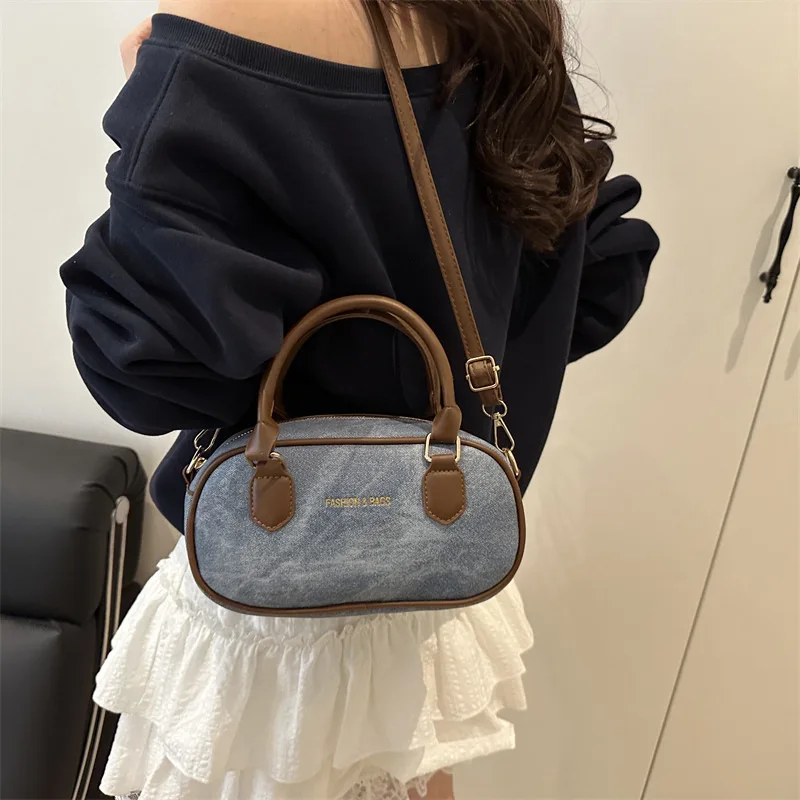 A niche retro handbag, Korean version, fashionable and high-end single shoulder crossbody bag, women's bag
A niche retro handbag, Korean version, fashionable and high-end single shoulder crossbody bag, women's bag