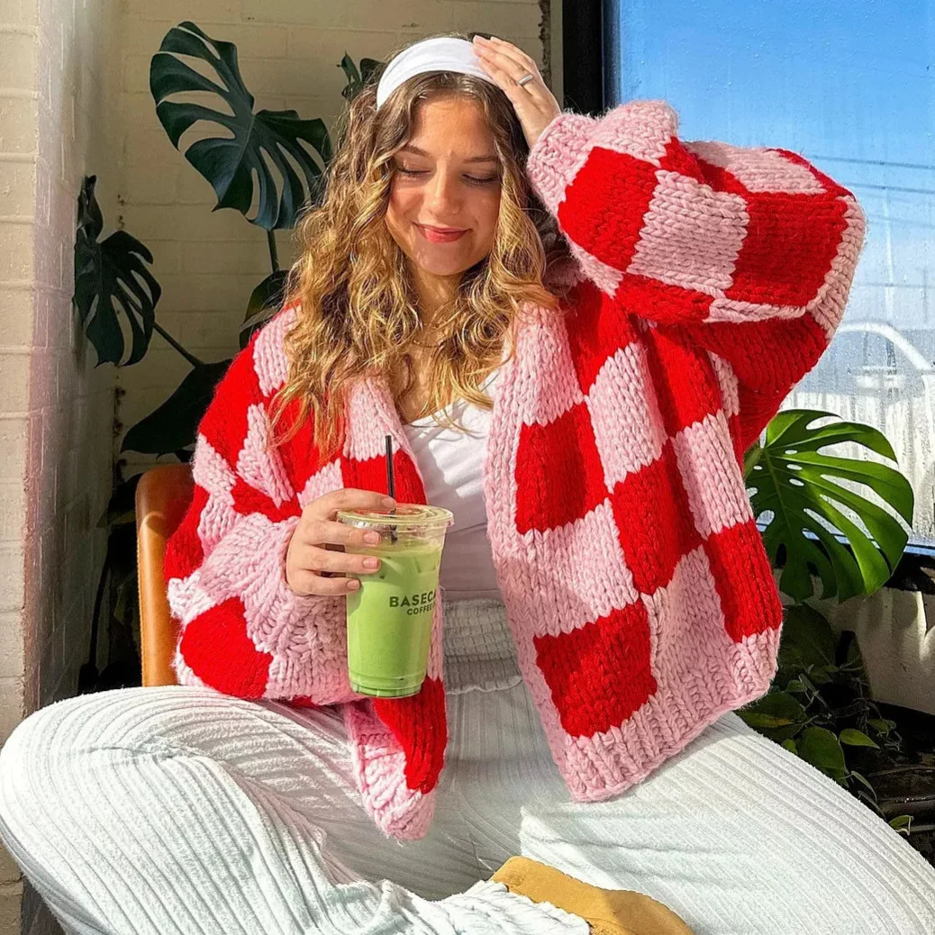 New Women Casual Sweater Cardigan 2026 Spring Autumn Red Plaid Long Sleeve Coat Loose Female Knitted Top Fashion Outerwear
New Women Casual Sweater Cardigan 2026 Spring Autumn Red Plaid Long Sleeve Coat Loose Female Knitted Top Fashion Outerwear