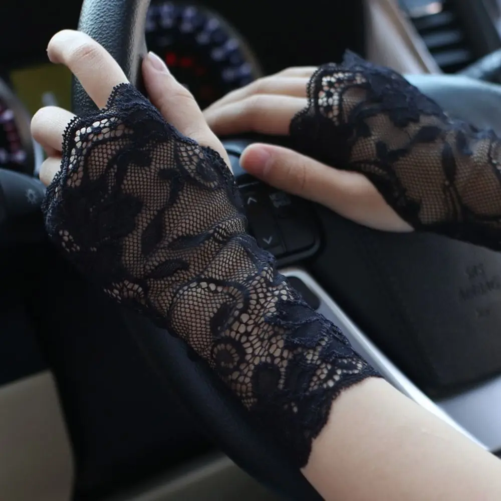Sexy Mesh Sunscreen Half Finger Gloves Cosplay Lace Sexy Mesh Lace Thin Breathable Fingerless Lace Gloves
Sexy Mesh Sunscreen Half Finger Gloves Cosplay Lace Sexy Mesh Lace Thin Breathable Fingerless Lace Gloves