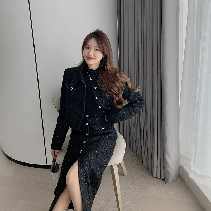 Высококачественная блестящая верхняя одежда, комплект из топа и юбки Ele Ladylike Sle, осенняя коллекция, модный женский ансамбль
Высококачественная блестящая верхняя одежда, комплект из топа и юбки Ele Ladylike Sle, осенняя коллекция, модный женский ансамбль