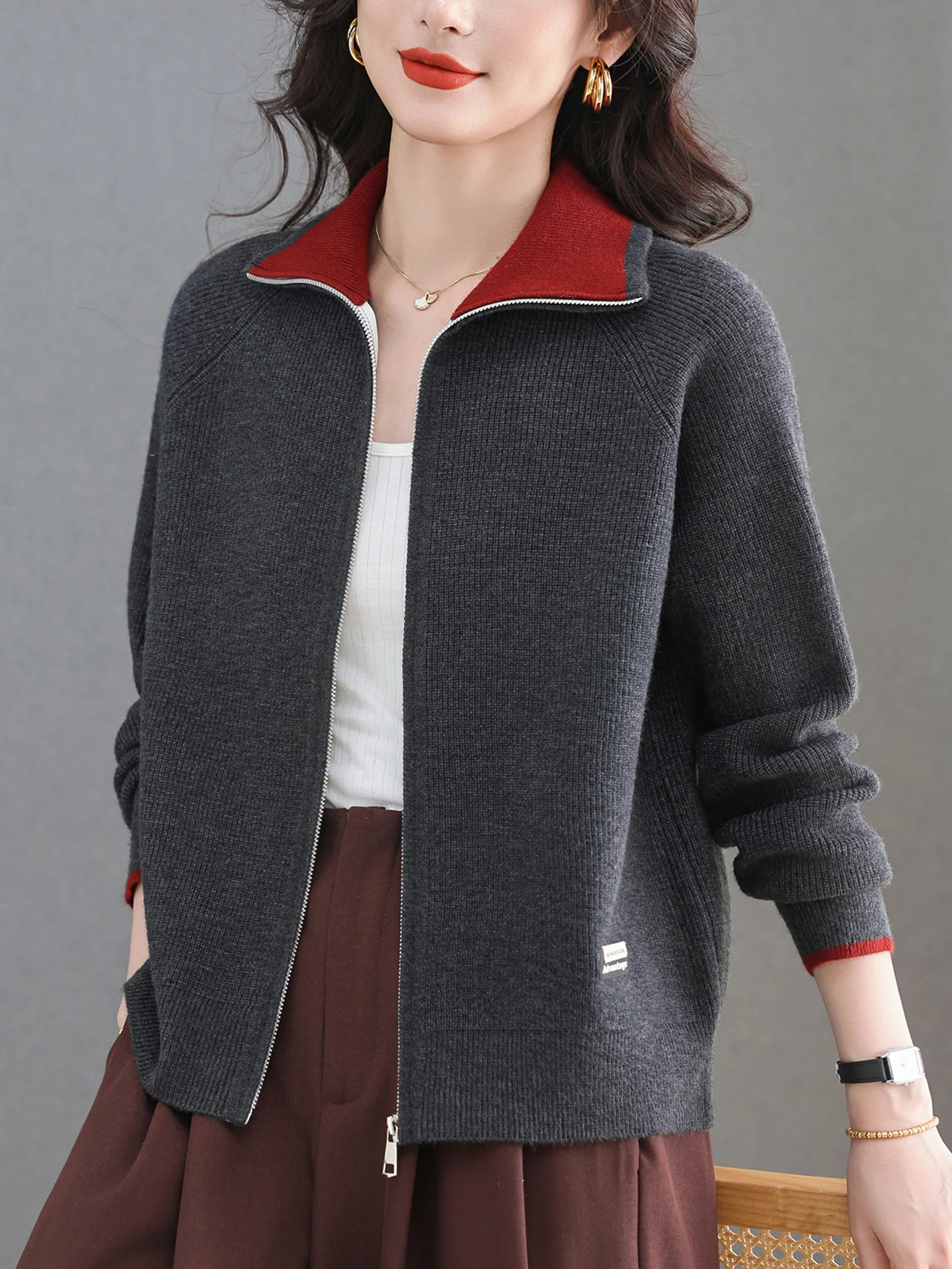 Loose Knitted Cardigan Women's Sle Autumn New Faion Mommy Clothes Middle-Aged Spring Autumn Top Wool Blend Zipper Closure
Loose Knitted Cardigan Women's Sle Autumn New Faion Mommy Clothes Middle-Aged Spring Autumn Top Wool Blend Zipper Closure