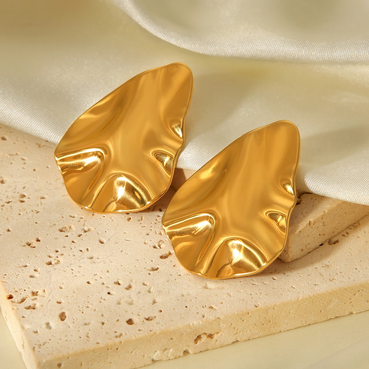 Fashionable Round Irregular Pleated Earrings Stainless Steel Gold Plated Perforations Romantic Women Jewelry Wedding Accessories
Fashionable Round Irregular Pleated Earrings Stainless Steel Gold Plated Perforations Romantic Women Jewelry Wedding Accessories