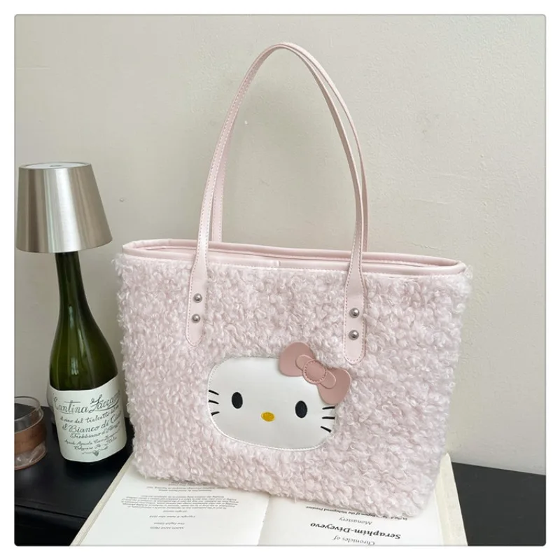 Плюшевая сумка Sanrio Hello Kitty из овечьей шерсти, на одно плечо, большая вместимость, портативная, с мультяшным рисунком, подарок для девочки на праздник.
Плюшевая сумка Sanrio Hello Kitty из овечьей шерсти, на одно плечо, большая вместимость, портативная, с мультяшным рисунком, подарок для девочки на праздник.