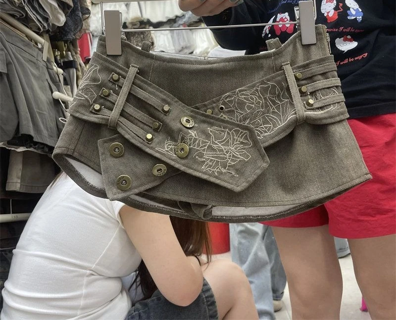 Heavy Industry Embroidery Belt Design Retro Casual Skirt Women's Summer 2026 New Spice Girl Miniskirt
Heavy Industry Embroidery Belt Design Retro Casual Skirt Women's Summer 2026 New Spice Girl Miniskirt