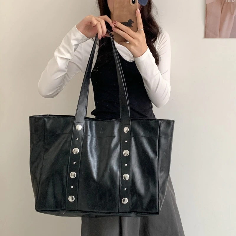 Стильная женская сумка-тоут из мягкой искусственной кожи с заклепками, однотонная, повседневная, простая, вместительная
Стильная женская сумка-тоут из мягкой искусственной кожи с заклепками, однотонная, повседневная, простая, вместительная
