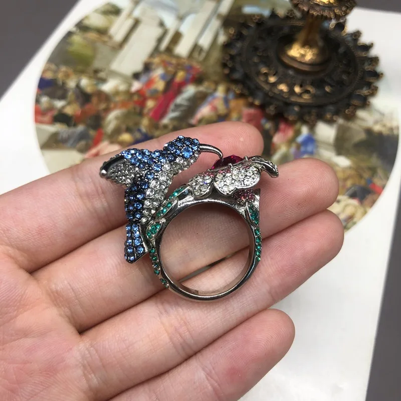 Exquisite Rhinestone Women Ring Flower and Bird Shaped Female Rings Elegant and Lightweight Vintage Style Womens Jewelry
Exquisite Rhinestone Women Ring Flower and Bird Shaped Female Rings Elegant and Lightweight Vintage Style Womens Jewelry