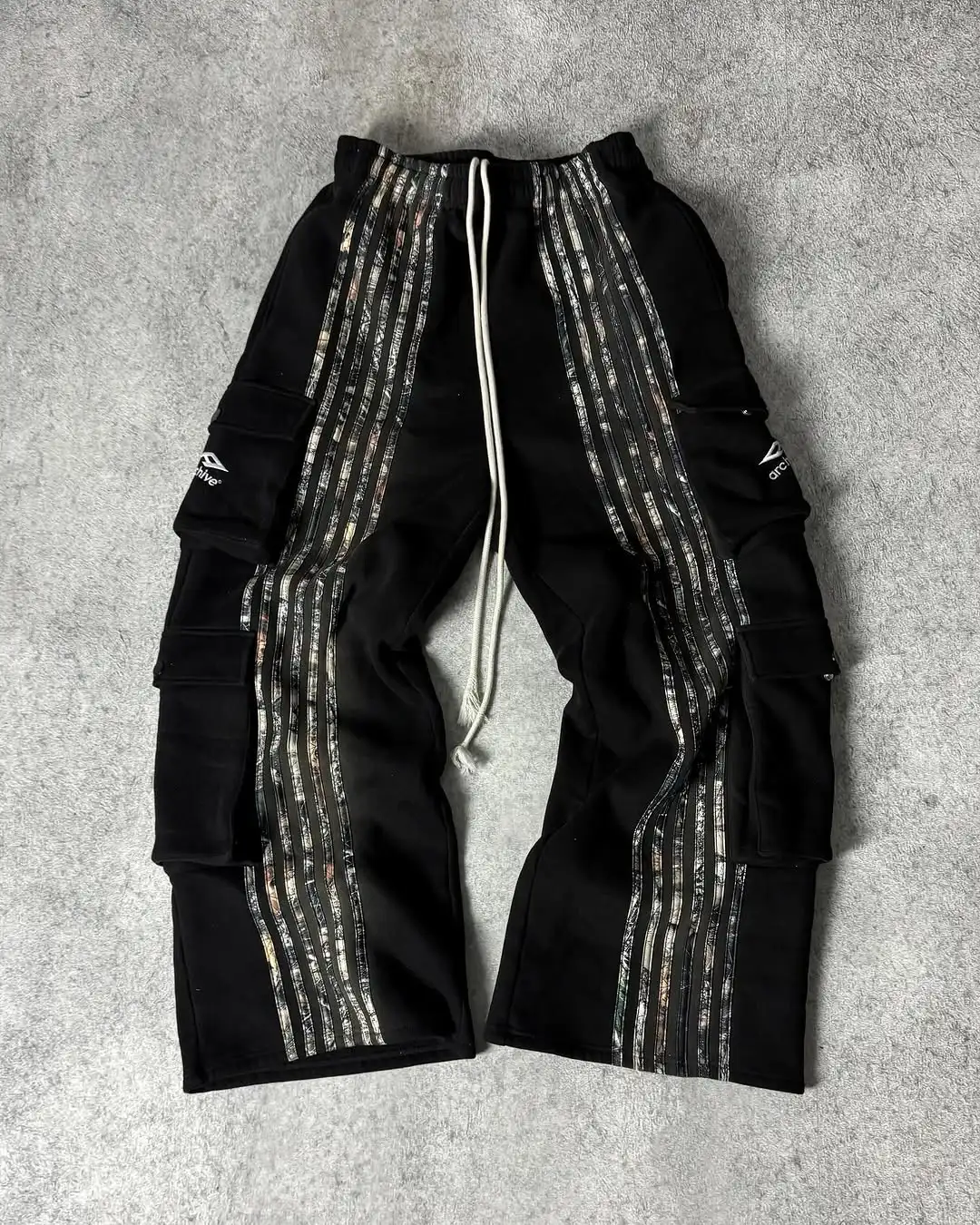 Y2K Multiple Pockets Cargo Pants Popular Clothing Fashion Side Stripe Trousers American Street New Jogger Drawstring Sweatpants
Y2K Multiple Pockets Cargo Pants Popular Clothing Fashion Side Stripe Trousers American Street New Jogger Drawstring Sweatpants