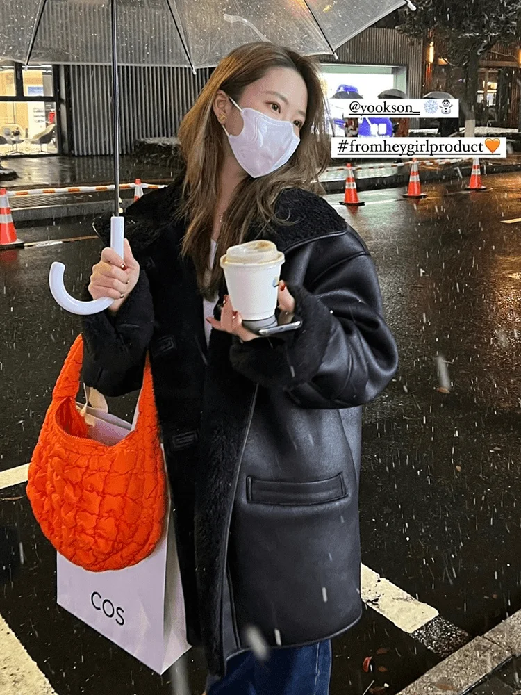 Утепленная кожаная куртка с мехом для женщин, мотоциклетный жилет, весна-осень-зима, теплая, с длинным воротником, пушистая куртка
Утепленная кожаная куртка с мехом для женщин, мотоциклетный жилет, весна-осень-зима, теплая, с длинным воротником, пушистая куртка