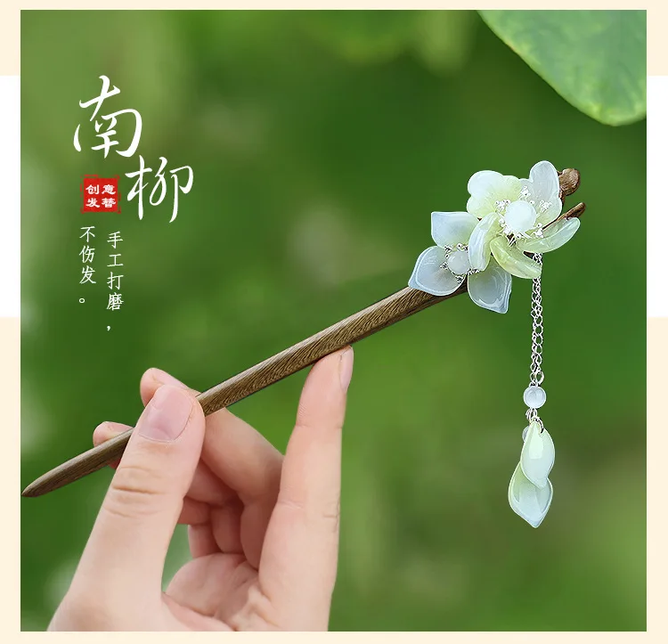 New Chinese-style mahogany hairpin fringed sandalwood pendant modern simple and antique wooden high-end disc hair
New Chinese-style mahogany hairpin fringed sandalwood pendant modern simple and antique wooden high-end disc hair