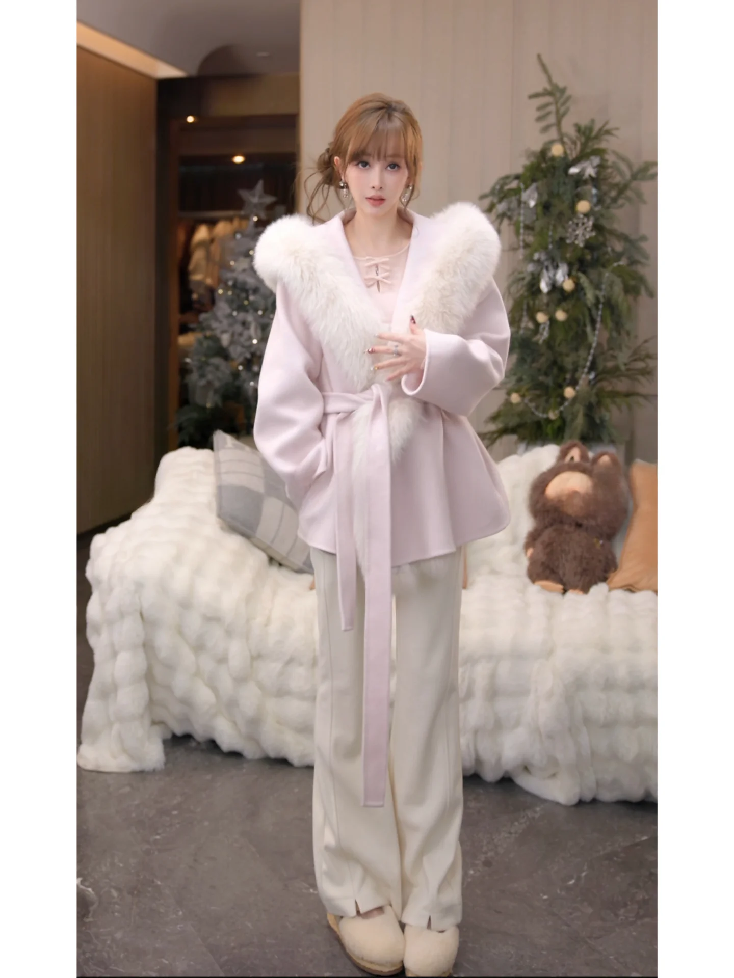 Ele Woolen Coat with Fur Collar And Belt Design for Women Sli Robe Sle Outerwear Faionable And Sophistied
Ele Woolen Coat with Fur Collar And Belt Design for Women Sli Robe Sle Outerwear Faionable And Sophistied