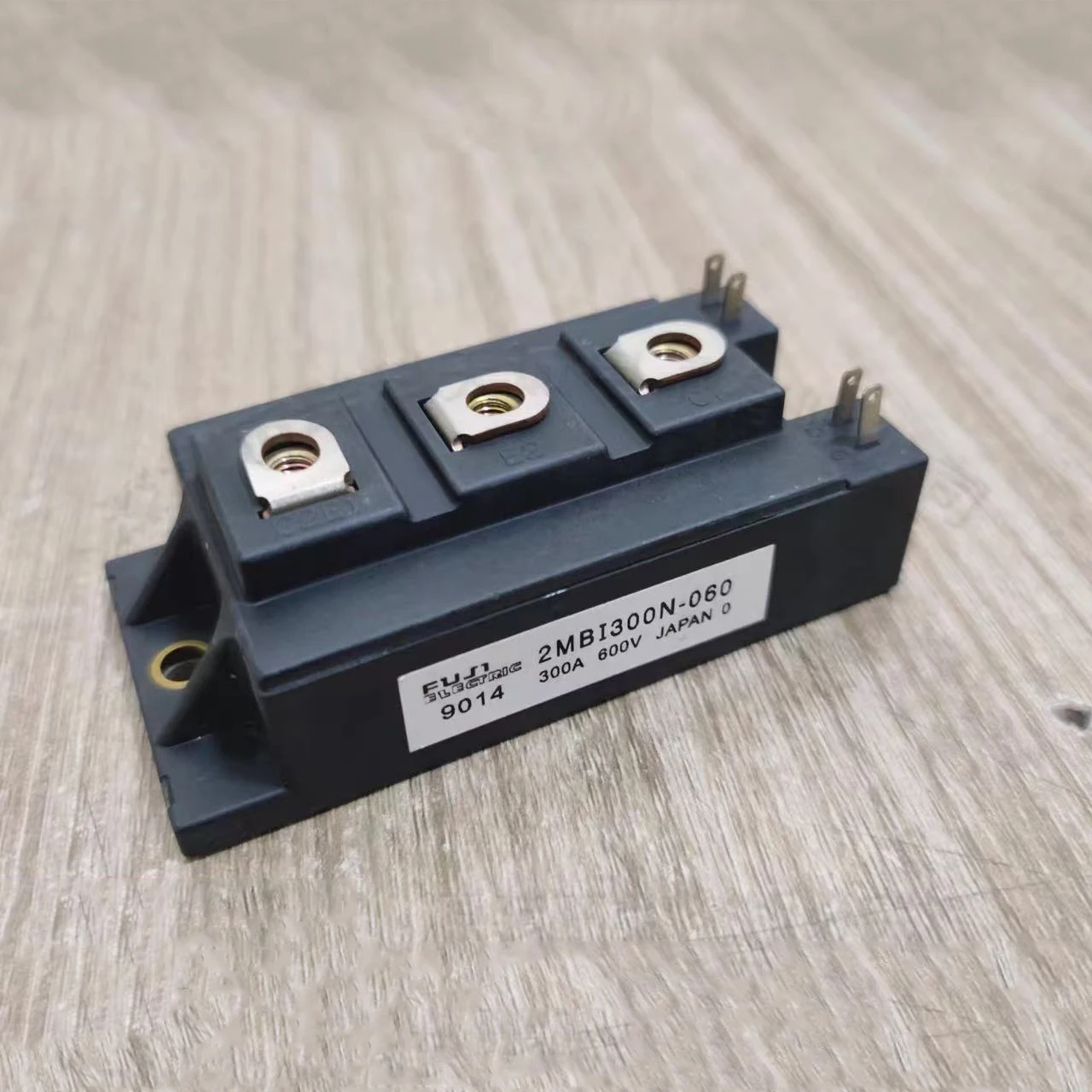 Original new 2MBI300N-060 2MBI200N-060 2MBI200N-060 IGBT module
Original new 2MBI300N-060 2MBI200N-060 2MBI200N-060 IGBT module