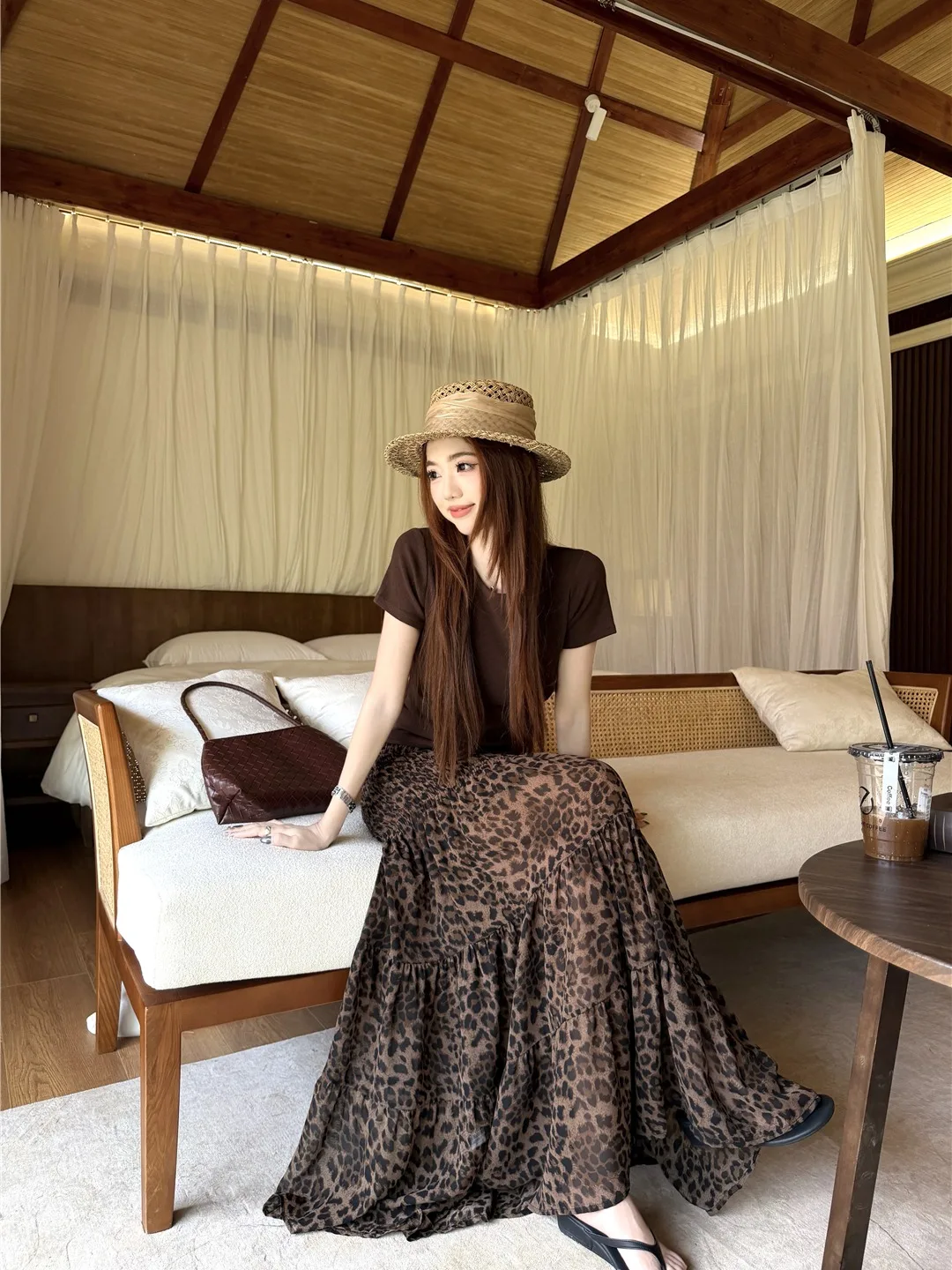 Café Brown Short Sleeve T-Shirt Women's Summer Set High Waist Skirt Two-Piece Set Commute Style Casual Wear Standard Sleeve
Café Brown Short Sleeve T-Shirt Women's Summer Set High Waist Skirt Two-Piece Set Commute Style Casual Wear Standard Sleeve